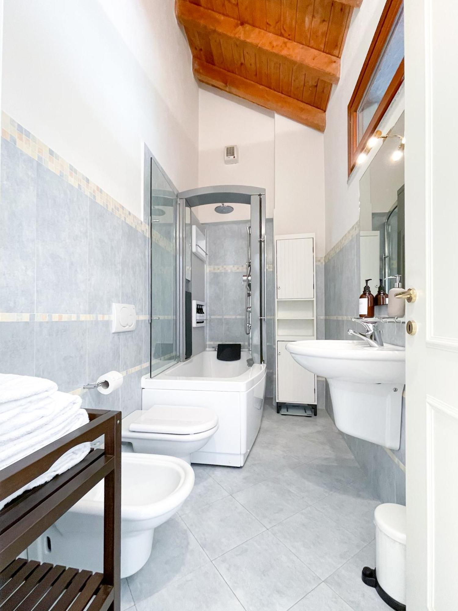 Villa Luminosa Laglio - Private Parking, Garden 外观 照片